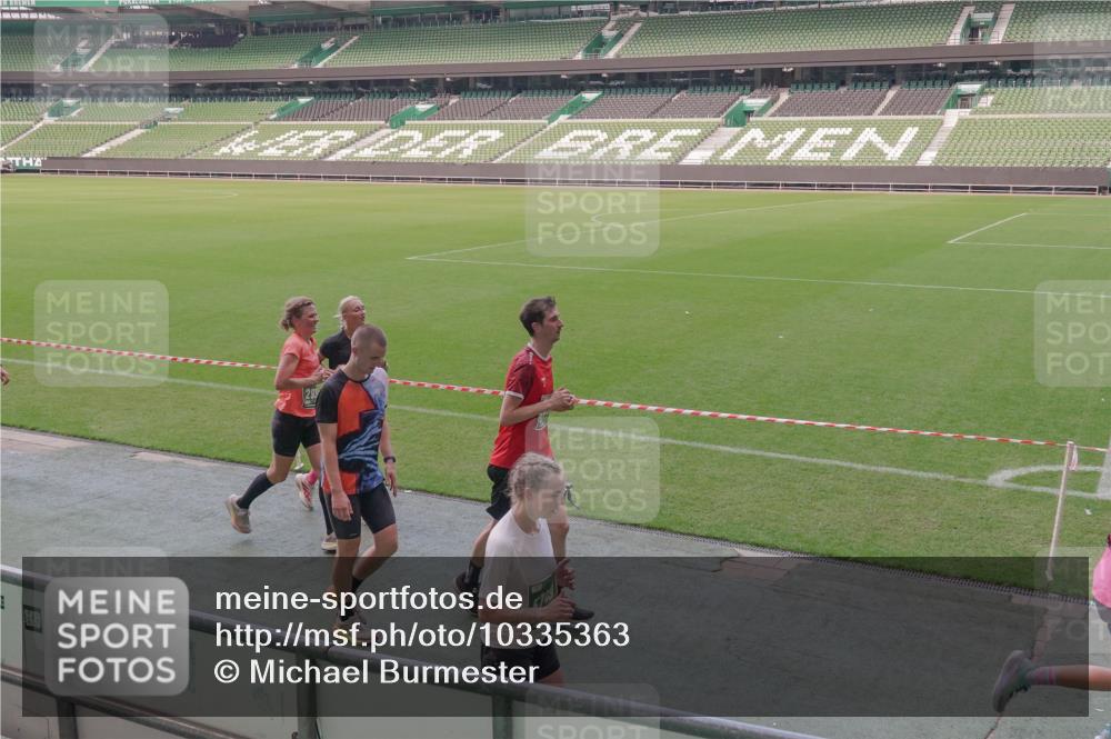 13.09.2026 - 21. swb-Marathon Bremen Michael Burmester http://msf.ph/oto/10335363 13.09.2026 13:10:02 Laufen im Stadion 164, 373, 383, 391, 448, 532, 549, 563, 581, 625, 813, 869, 898, 1025, 1072, 1150, 1180, 1398, 1738, 1855, 1867, 1880, 1894, 1967, 2202, 2208, 2232, 2243, 2268, 2284, 2333, 2339, 2342, 2380, 2413, 2429, 2432, 2441, 2467, 2471, 2525, 2530, 2553, 2573, 2594, 2654, 2682, 2692, 2714, 2717, 2784, 2785, 2819, 2823, 2841, 2920, 2931, 2932, 2941, 3032, 3063, 3086, 3089, 3122, 3174, 3207, 3208, 3291, 3316, 3333, 3370, 3398, 3410, 3437, 3470, 3707, 3769, 3857, 109 meine-sportfotos.de