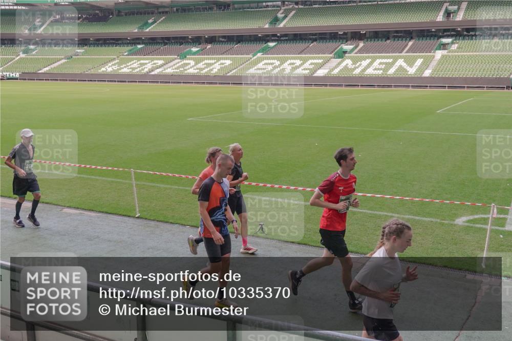 13.09.2026 - 21. swb-Marathon Bremen Michael Burmester http://msf.ph/oto/10335370 13.09.2026 13:10:02 Laufen im Stadion 164, 373, 383, 391, 448, 532, 549, 563, 581, 625, 813, 869, 898, 1025, 1072, 1150, 1180, 1398, 1738, 1855, 1867, 1880, 1894, 1967, 2202, 2208, 2232, 2243, 2268, 2284, 2333, 2339, 2342, 2380, 2413, 2429, 2432, 2441, 2467, 2471, 2525, 2530, 2553, 2573, 2594, 2654, 2682, 2692, 2714, 2717, 2784, 2785, 2819, 2823, 2841, 2920, 2931, 2932, 2941, 3032, 3063, 3086, 3089, 3122, 3174, 3207, 3208, 3291, 3316, 3333, 3370, 3398, 3410, 3437, 3470, 3707, 3769, 3857, 109 meine-sportfotos.de