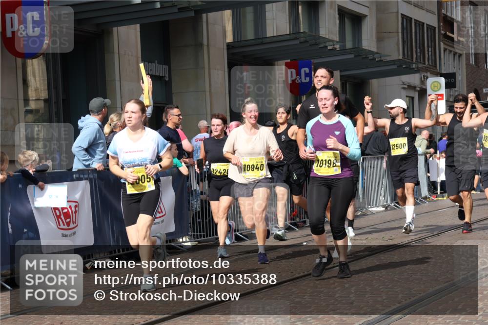 13.09.2026 - 21. swb-Marathon Bremen Strokosch-Dieckow http://msf.ph/oto/10335388 13.09.2026 11:04:37 Ziel 10198, 10283, 10315, 10465, 10481, 10729, 10741, 10850, 10855, 10856, 10940, 10975, 11006, 11133, 11272, 11366, 11395, 11518, 11705, 11757, 11939, 12002, 12005, 12064, 12099, 12235, 12420, 12493, 12495, 12498, 12500, 12502, 12522, 12563, 10160, 10245, 10481, 10526, 10613, 10711, 10755, 10877, 11114, 11214, 11215, 11248, 11364, 11410, 11592, 11720, 11740, 11761, 11991, 12009, 12929 meine-sportfotos.de