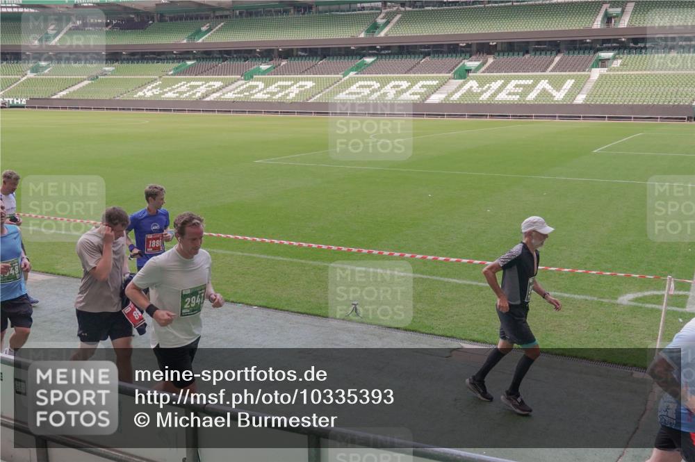 13.09.2026 - 21. swb-Marathon Bremen Michael Burmester http://msf.ph/oto/10335393 13.09.2026 13:10:05 Laufen im Stadion 164, 373, 383, 391, 448, 532, 549, 563, 581, 625, 813, 869, 898, 1025, 1072, 1150, 1180, 1398, 1738, 1855, 1867, 1880, 1894, 1967, 2202, 2208, 2232, 2243, 2268, 2284, 2333, 2339, 2342, 2413, 2429, 2432, 2441, 2471, 2525, 2530, 2553, 2573, 2594, 2654, 2682, 2692, 2714, 2717, 2784, 2785, 2819, 2823, 2920, 2931, 2932, 2941, 3026, 3032, 3063, 3086, 3089, 3122, 3174, 3207, 3208, 3291, 3316, 3333, 3370, 3398, 3410, 3437, 3470, 3707, 3769, 3857, 109 meine-sportfotos.de