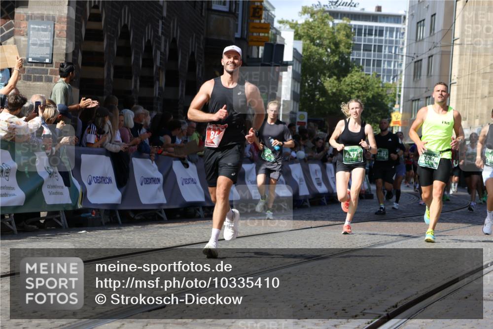 13.09.2026 - 21. swb-Marathon Bremen Strokosch-Dieckow http://msf.ph/oto/10335410 13.09.2026 13:17:45 Ziel 560, 842, 2008, 3148, 4171, 4805, 5041, 5550, 6095, 6734, 6803, 7901, 8100, 8253, 8446, 8532, 8714, 9075, 948, 1631, 1797, 2001, 2634, 3051, 3192, 4286, 4374, 5530, 5935, 8805, 8869, 9595, 9596, 9837, 13041 meine-sportfotos.de