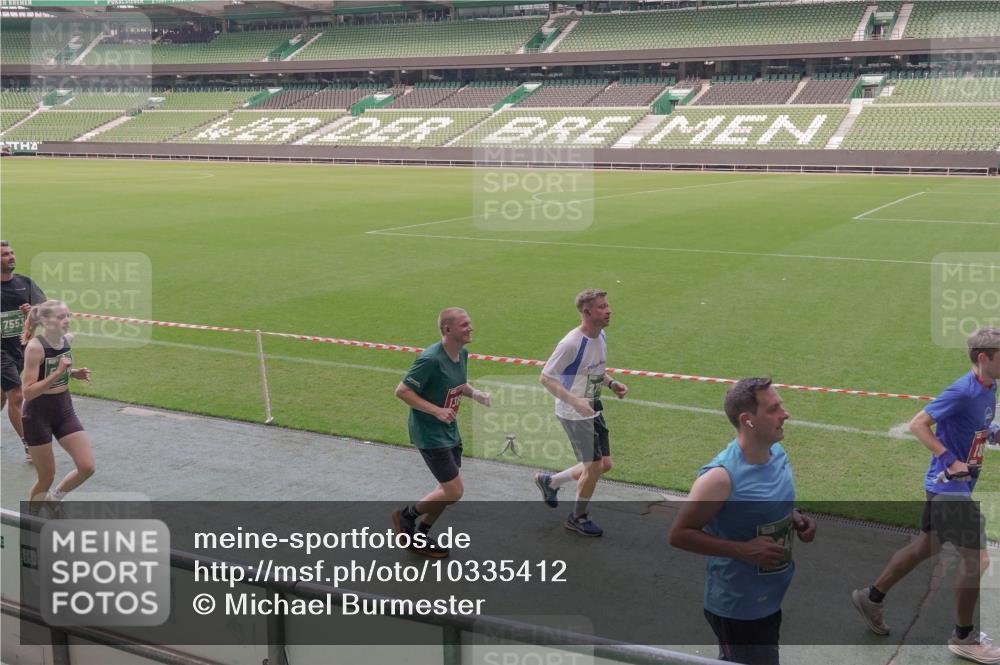 13.09.2026 - 21. swb-Marathon Bremen Michael Burmester http://msf.ph/oto/10335412 13.09.2026 13:10:07 Laufen im Stadion 164, 373, 383, 391, 448, 532, 549, 563, 581, 625, 813, 869, 898, 1025, 1072, 1150, 1180, 1398, 1738, 1855, 1867, 1880, 1894, 1967, 2202, 2208, 2232, 2243, 2268, 2284, 2333, 2339, 2342, 2413, 2429, 2432, 2441, 2471, 2525, 2530, 2553, 2573, 2594, 2654, 2682, 2692, 2714, 2717, 2784, 2785, 2819, 2823, 2920, 2931, 2932, 2941, 3026, 3032, 3063, 3086, 3089, 3122, 3174, 3207, 3208, 3291, 3316, 3333, 3370, 3398, 3410, 3437, 3470, 3707, 3769, 3857, 109 meine-sportfotos.de