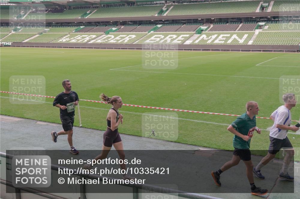 13.09.2026 - 21. swb-Marathon Bremen Michael Burmester http://msf.ph/oto/10335421 13.09.2026 13:10:08 Laufen im Stadion 164, 373, 383, 391, 448, 532, 549, 563, 581, 625, 813, 869, 898, 1025, 1072, 1150, 1180, 1398, 1738, 1855, 1867, 1880, 1894, 1967, 2202, 2208, 2232, 2243, 2268, 2284, 2333, 2339, 2342, 2413, 2429, 2432, 2441, 2471, 2525, 2530, 2553, 2573, 2594, 2654, 2682, 2692, 2714, 2717, 2784, 2785, 2819, 2823, 2920, 2931, 2932, 2941, 3026, 3032, 3063, 3086, 3089, 3122, 3174, 3207, 3208, 3291, 3316, 3333, 3370, 3398, 3410, 3437, 3470, 3707, 3769, 3857, 109 meine-sportfotos.de