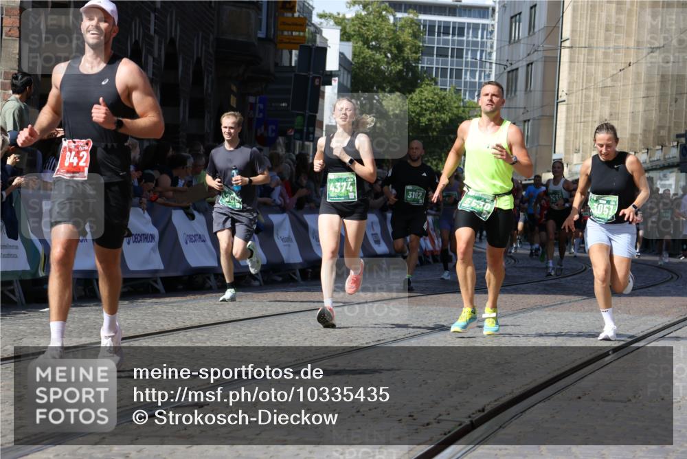 13.09.2026 - 21. swb-Marathon Bremen Strokosch-Dieckow http://msf.ph/oto/10335435 13.09.2026 13:17:46 Ziel 560, 842, 2008, 3148, 4171, 5041, 5550, 6095, 6734, 6803, 7901, 8100, 8250, 8253, 8446, 8532, 8714, 9075, 948, 1631, 1797, 2001, 2634, 3051, 3192, 4286, 4374, 5530, 5935, 6290, 8805, 8869, 9595, 9596, 9837, 13041 meine-sportfotos.de
