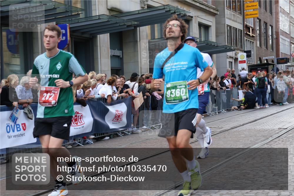 13.09.2026 - 21. swb-Marathon Bremen Strokosch-Dieckow http://msf.ph/oto/10335470 13.09.2026 13:24:50 Ziel 972, 1080, 1119, 1166, 1264, 1436, 1448, 2046, 2322, 3105, 3168, 3187, 4091, 4113, 4294, 4459, 4507, 4918, 4973, 6079, 6113, 6544, 6943, 7306, 7326, 7409, 8245, 9036, 9073, 9152, 9360, 9493, 9563, 13088, 282, 789, 790, 1516, 1582, 2280, 2761, 3015, 3375, 3524, 3994, 4198, 4262, 4277, 5328, 5572, 5664, 5953, 6360, 6626, 6807, 7568, 7854, 8310, 8636, 8853, 8881, 9264, 9541, 10069, 10071, 10097, 10103 meine-sportfotos.de
