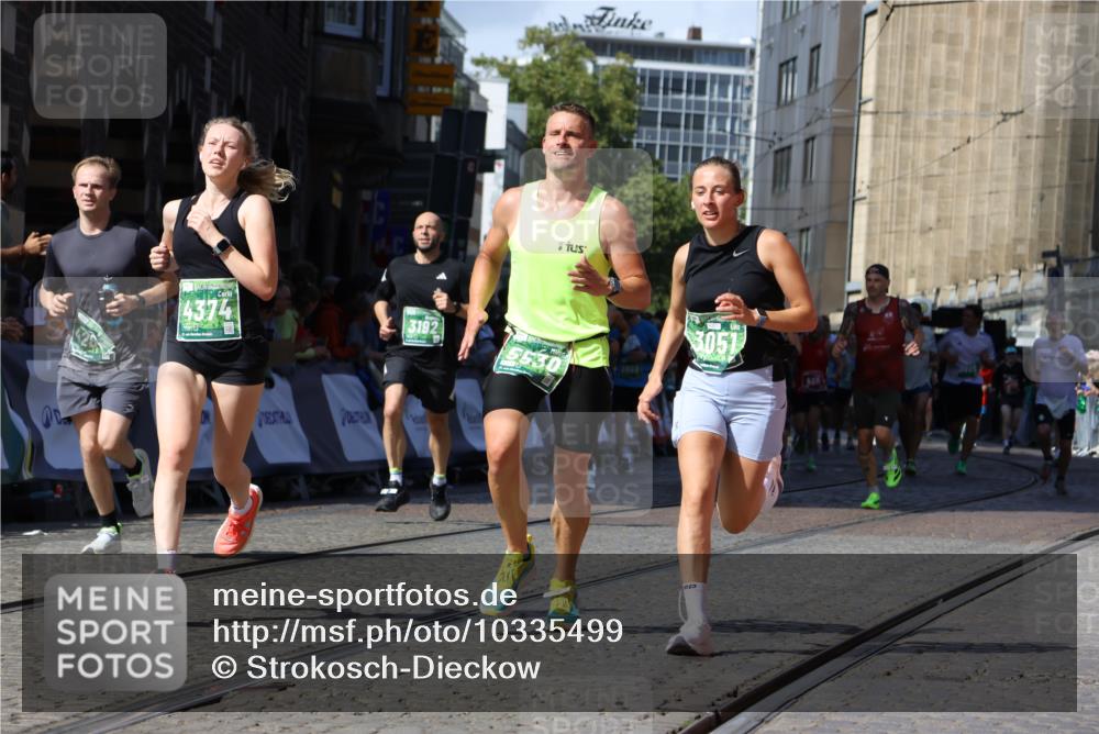 13.09.2026 - 21. swb-Marathon Bremen Strokosch-Dieckow http://msf.ph/oto/10335499 13.09.2026 13:17:47 Ziel 560, 842, 2008, 3148, 4171, 5041, 5550, 6095, 6734, 6803, 7901, 8100, 8250, 8253, 8446, 8532, 8714, 9075, 948, 1631, 1797, 2001, 2634, 3051, 3192, 4286, 4374, 5530, 5935, 5948, 6290, 6448, 8805, 8869, 9595, 9596, 9837, 13041 meine-sportfotos.de