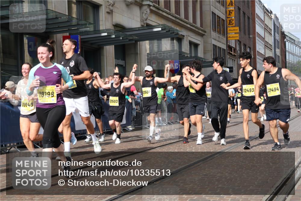 13.09.2026 - 21. swb-Marathon Bremen Strokosch-Dieckow http://msf.ph/oto/10335513 13.09.2026 11:04:39 Ziel 10198, 10283, 10315, 10370, 10465, 10718, 10729, 10741, 10850, 10855, 10856, 10940, 10975, 11006, 11105, 11133, 11272, 11281, 11366, 11395, 11518, 11705, 11757, 11900, 11939, 12002, 12005, 12064, 12099, 12235, 12335, 12420, 12493, 12495, 12498, 12500, 12502, 12522, 12563, 10160, 10245, 10481, 10526, 10613, 10711, 10755, 10877, 11114, 11214, 11215, 11248, 11364, 11366, 11410, 11592, 11705, 11720, 11740, 11761, 11991, 12009, 12929 meine-sportfotos.de