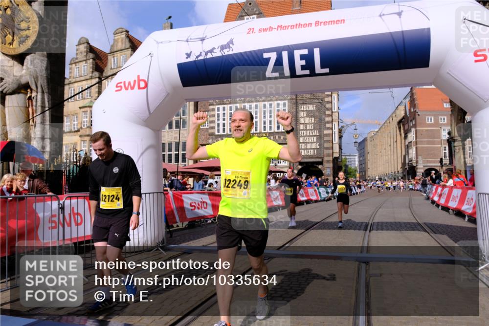 13.09.2026 - 21. swb-Marathon Bremen Tim E. http://msf.ph/oto/10335634 13.09.2026 11:07:06 Ziel 10323, 10378, 10663, 10795, 10989, 11066, 11370, 12124, 12146, 12219, 12249 meine-sportfotos.de