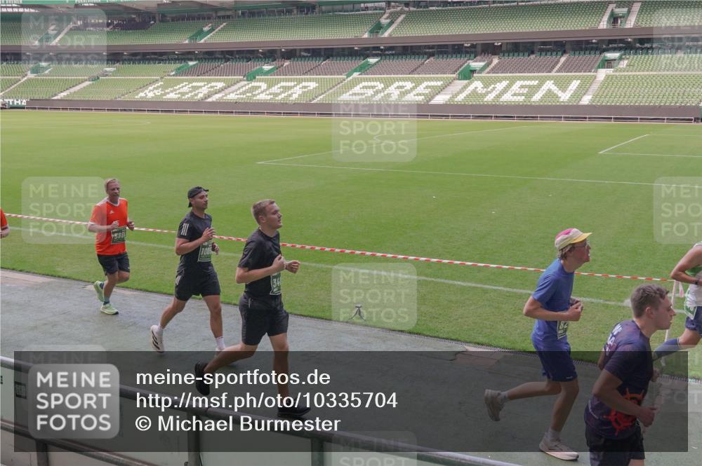 13.09.2026 - 21. swb-Marathon Bremen Michael Burmester http://msf.ph/oto/10335704 13.09.2026 13:10:42 Laufen im Stadion 164, 265, 373, 383, 391, 448, 532, 581, 869, 898, 984, 1180, 1738, 1855, 1867, 1894, 1952, 1967, 2202, 2232, 2268, 2281, 2284, 2299, 2330, 2333, 2339, 2342, 2432, 2443, 2471, 2525, 2530, 2531, 2553, 2573, 2589, 2594, 2654, 2669, 2682, 2714, 2717, 2784, 2785, 2804, 2819, 2836, 2920, 2931, 2932, 3026, 3032, 3063, 3086, 3089, 3122, 3159, 3174, 3207, 3208, 3291, 3316, 3333, 3352, 3370, 3398, 3409, 3410, 3437, 3470, 3549, 3707, 3769, 3857, 109 meine-sportfotos.de