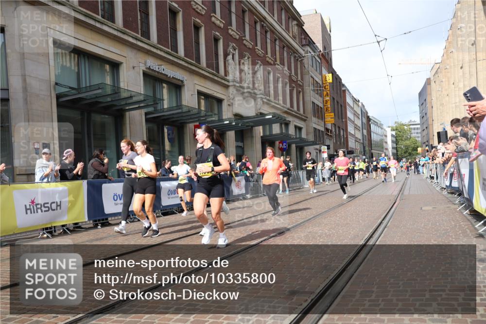 13.09.2026 - 21. swb-Marathon Bremen Strokosch-Dieckow http://msf.ph/oto/10335800 13.09.2026 11:04:44 Ziel 10315, 10370, 10465, 10718, 10729, 10741, 10800, 10850, 10855, 10856, 10975, 10995, 11102, 11105, 11133, 11157, 11218, 11272, 11281, 11395, 11518, 11584, 11616, 11722, 11757, 11900, 11939, 12002, 12064, 12099, 12235, 12335, 12420, 12493, 12495, 12498, 12500, 12502, 12522, 12563, 10160, 10198, 10245, 10283, 10481, 10711, 10755, 10877, 10940, 11006, 11114, 11248, 11364, 11366, 11410, 11592, 11705, 11761, 11991, 12005, 12009, 12929 meine-sportfotos.de