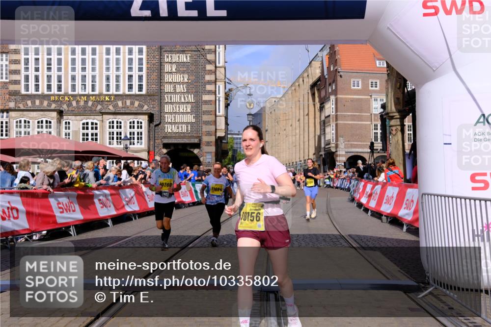13.09.2026 - 21. swb-Marathon Bremen Tim E. http://msf.ph/oto/10335802 13.09.2026 11:07:21 Ziel 10156, 10360, 11100, 11257, 11393, 11439, 11684, 11696, 11822, 11823, 12255 meine-sportfotos.de