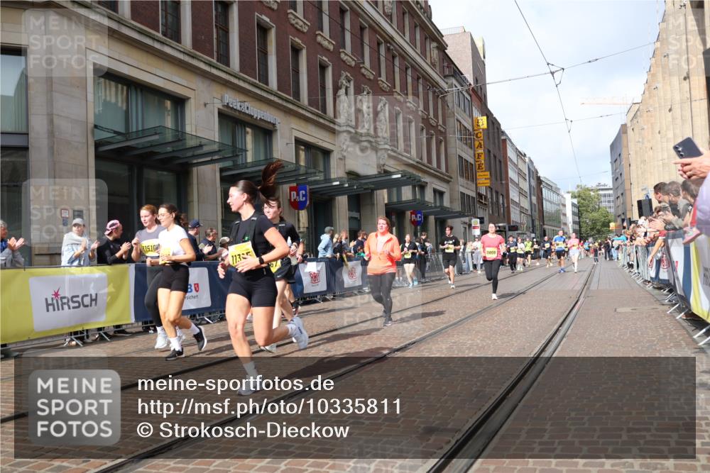 13.09.2026 - 21. swb-Marathon Bremen Strokosch-Dieckow http://msf.ph/oto/10335811 13.09.2026 11:04:44 Ziel 10315, 10370, 10465, 10718, 10729, 10741, 10800, 10850, 10855, 10856, 10975, 10995, 11102, 11105, 11133, 11157, 11218, 11272, 11281, 11395, 11518, 11584, 11616, 11722, 11757, 11900, 11939, 12002, 12064, 12099, 12235, 12335, 12420, 12493, 12495, 12498, 12500, 12502, 12522, 12563, 10160, 10198, 10245, 10283, 10481, 10711, 10755, 10877, 10940, 11006, 11114, 11248, 11364, 11366, 11410, 11592, 11705, 11761, 11991, 12005, 12009, 12929 meine-sportfotos.de