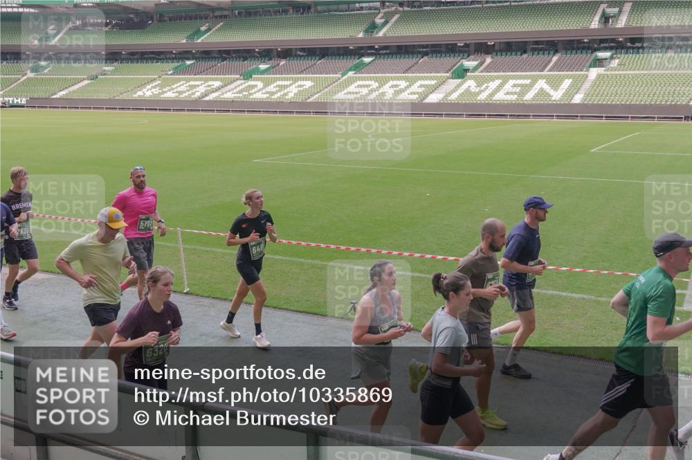 13.09.2026 - 21. swb-Marathon Bremen Michael Burmester http://msf.ph/oto/10335869 13.09.2026 13:11:00 Laufen im Stadion 164, 265, 373, 448, 581, 703, 869, 984, 1113, 1180, 1738, 1851, 1855, 1867, 1894, 1936, 1952, 1967, 2202, 2232, 2268, 2281, 2284, 2299, 2330, 2333, 2339, 2342, 2353, 2432, 2443, 2525, 2530, 2531, 2553, 2573, 2589, 2594, 2654, 2659, 2669, 2682, 2714, 2717, 2784, 2785, 2804, 2819, 2822, 2836, 2907, 2920, 2932, 2976, 3026, 3027, 3032, 3063, 3079, 3082, 3086, 3089, 3122, 3159, 3174, 3207, 3208, 3291, 3328, 3352, 3370, 3398, 3409, 3410, 3470, 3549, 3769, 551 meine-sportfotos.de