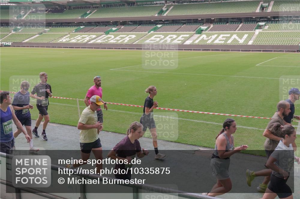 13.09.2026 - 21. swb-Marathon Bremen Michael Burmester http://msf.ph/oto/10335875 13.09.2026 13:11:00 Laufen im Stadion 164, 265, 373, 448, 581, 703, 869, 984, 1113, 1180, 1738, 1851, 1855, 1867, 1894, 1936, 1952, 1967, 2202, 2232, 2268, 2281, 2284, 2299, 2330, 2333, 2339, 2342, 2353, 2432, 2443, 2525, 2530, 2531, 2553, 2573, 2589, 2594, 2654, 2659, 2669, 2682, 2714, 2717, 2784, 2785, 2804, 2819, 2822, 2836, 2907, 2920, 2932, 2976, 3026, 3027, 3032, 3063, 3079, 3082, 3086, 3089, 3122, 3159, 3174, 3207, 3208, 3291, 3328, 3352, 3370, 3398, 3409, 3410, 3470, 3549, 3769, 551 meine-sportfotos.de