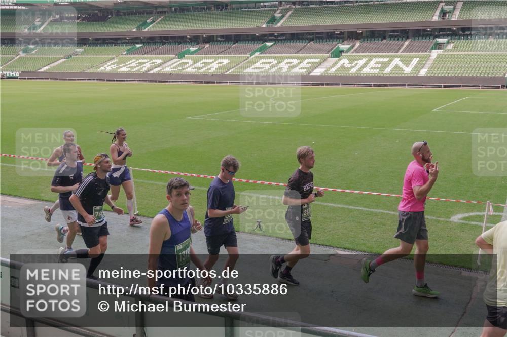 13.09.2026 - 21. swb-Marathon Bremen Michael Burmester http://msf.ph/oto/10335886 13.09.2026 13:11:01 Laufen im Stadion 164, 265, 373, 448, 581, 703, 869, 984, 1113, 1180, 1738, 1851, 1855, 1867, 1894, 1936, 1952, 1967, 2202, 2232, 2268, 2281, 2284, 2299, 2330, 2333, 2339, 2342, 2353, 2426, 2432, 2443, 2530, 2531, 2553, 2573, 2589, 2594, 2654, 2659, 2669, 2682, 2714, 2717, 2784, 2785, 2804, 2819, 2822, 2836, 2907, 2920, 2932, 2976, 3026, 3027, 3032, 3063, 3079, 3082, 3086, 3089, 3122, 3159, 3174, 3207, 3208, 3291, 3328, 3352, 3370, 3409, 3410, 3470, 3549, 3769, 551 meine-sportfotos.de