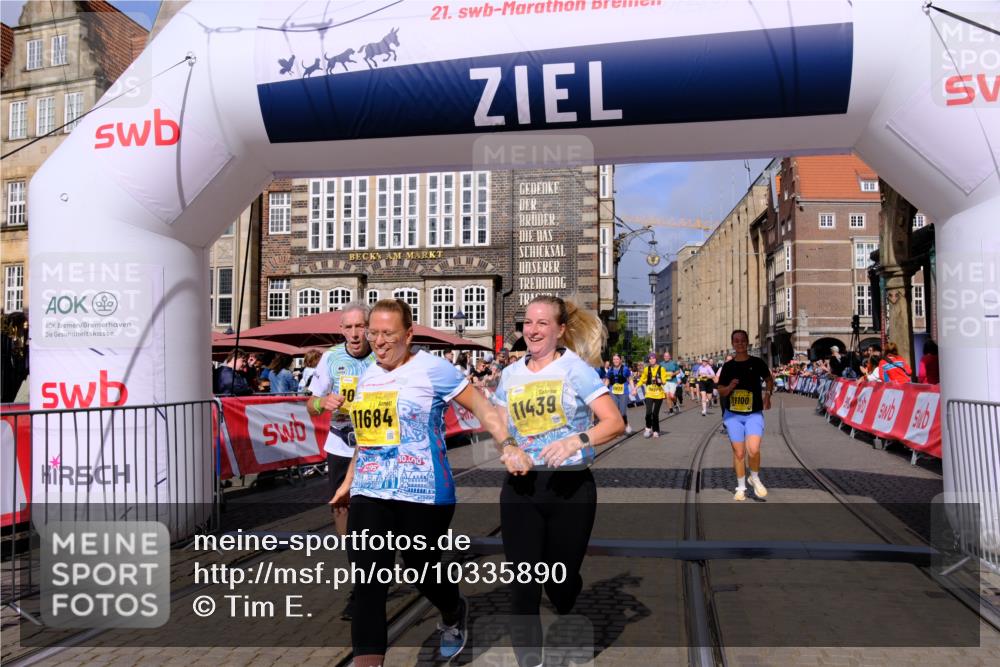 13.09.2026 - 21. swb-Marathon Bremen Tim E. http://msf.ph/oto/10335890 13.09.2026 11:07:24 Ziel 10156, 10360, 11100, 11257, 11393, 11439, 11600, 11684, 11696, 11759, 11822, 11823, 12255 meine-sportfotos.de