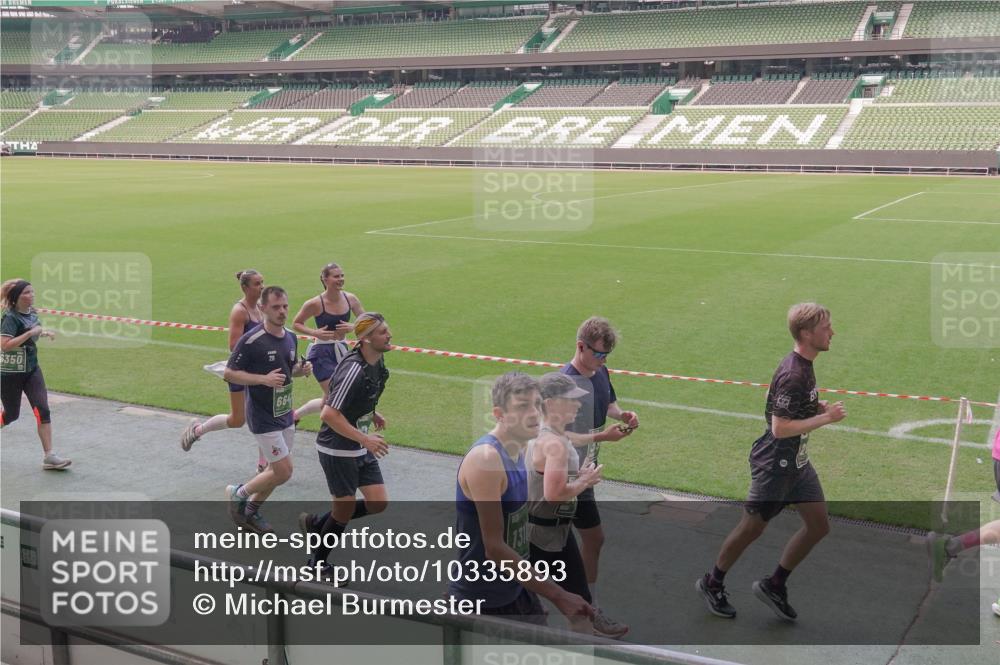 13.09.2026 - 21. swb-Marathon Bremen Michael Burmester http://msf.ph/oto/10335893 13.09.2026 13:11:02 Laufen im Stadion 164, 265, 373, 448, 581, 703, 869, 984, 1113, 1180, 1738, 1851, 1855, 1867, 1894, 1936, 1952, 1967, 2202, 2232, 2268, 2281, 2284, 2299, 2330, 2333, 2339, 2342, 2353, 2426, 2432, 2443, 2530, 2531, 2553, 2573, 2589, 2594, 2654, 2659, 2669, 2682, 2714, 2717, 2784, 2785, 2804, 2819, 2822, 2836, 2907, 2920, 2932, 2976, 3026, 3027, 3063, 3079, 3082, 3086, 3089, 3122, 3159, 3174, 3207, 3208, 3291, 3328, 3352, 3370, 3409, 3410, 3470, 3549, 3769, 551 meine-sportfotos.de