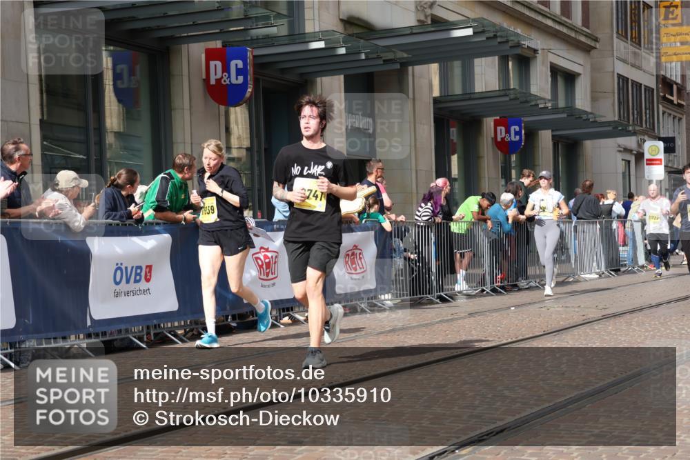 13.09.2026 - 21. swb-Marathon Bremen Strokosch-Dieckow http://msf.ph/oto/10335910 13.09.2026 11:04:47 Ziel 10370, 10465, 10576, 10697, 10718, 10729, 10741, 10800, 10850, 10855, 10975, 10995, 11102, 11105, 11133, 11157, 11218, 11272, 11281, 11326, 11518, 11584, 11616, 11722, 11900, 11939, 12002, 12011, 12064, 12079, 12080, 12099, 12235, 12335, 12420, 12522, 10160, 10198, 10283, 10315, 10481, 10711, 10729, 10755, 10855, 10856, 10877, 10940, 11006, 11114, 11364, 11366, 11395, 11518, 11592, 11705, 11757, 11761, 11991, 12005 meine-sportfotos.de