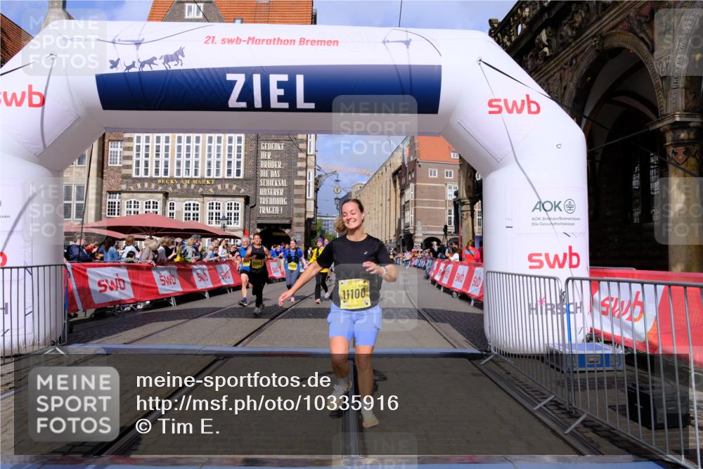13.09.2026 - 21. swb-Marathon Bremen Tim E. http://msf.ph/oto/10335916 13.09.2026 11:07:26 Ziel 10156, 10360, 11100, 11246, 11257, 11393, 11439, 11600, 11684, 11696, 11759, 11822, 11823, 12255 meine-sportfotos.de
