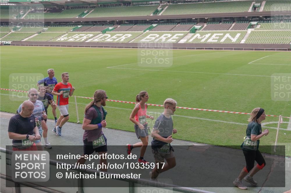 13.09.2026 - 21. swb-Marathon Bremen Michael Burmester http://msf.ph/oto/10335917 13.09.2026 13:11:04 Laufen im Stadion 164, 265, 373, 448, 581, 703, 869, 984, 1113, 1180, 1738, 1851, 1855, 1867, 1894, 1936, 1952, 1967, 2202, 2232, 2248, 2268, 2281, 2284, 2299, 2330, 2333, 2339, 2342, 2353, 2426, 2432, 2443, 2530, 2531, 2553, 2573, 2589, 2594, 2654, 2659, 2669, 2682, 2714, 2717, 2784, 2785, 2804, 2819, 2822, 2836, 2907, 2920, 2932, 2976, 3026, 3027, 3063, 3079, 3082, 3086, 3089, 3122, 3159, 3174, 3207, 3208, 3291, 3328, 3349, 3352, 3370, 3409, 3410, 3470, 3549, 3769, 551 meine-sportfotos.de