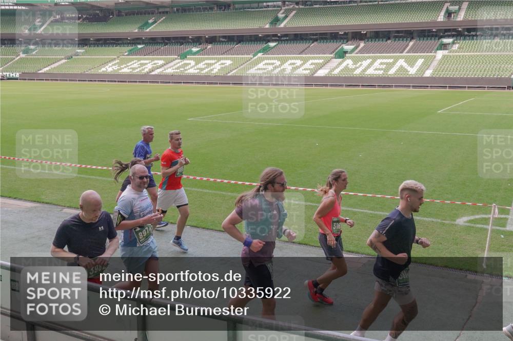 13.09.2026 - 21. swb-Marathon Bremen Michael Burmester http://msf.ph/oto/10335922 13.09.2026 13:11:05 Laufen im Stadion 164, 265, 373, 448, 581, 703, 869, 984, 1113, 1180, 1435, 1738, 1849, 1851, 1855, 1867, 1894, 1936, 1952, 1967, 2202, 2232, 2248, 2268, 2281, 2284, 2299, 2330, 2333, 2339, 2342, 2353, 2426, 2432, 2443, 2530, 2531, 2553, 2573, 2589, 2594, 2654, 2659, 2669, 2682, 2714, 2717, 2784, 2785, 2804, 2819, 2822, 2836, 2907, 2920, 2932, 2976, 3026, 3027, 3063, 3079, 3082, 3086, 3089, 3122, 3159, 3174, 3207, 3208, 3291, 3328, 3349, 3352, 3370, 3409, 3410, 3470, 3549, 551 meine-sportfotos.de