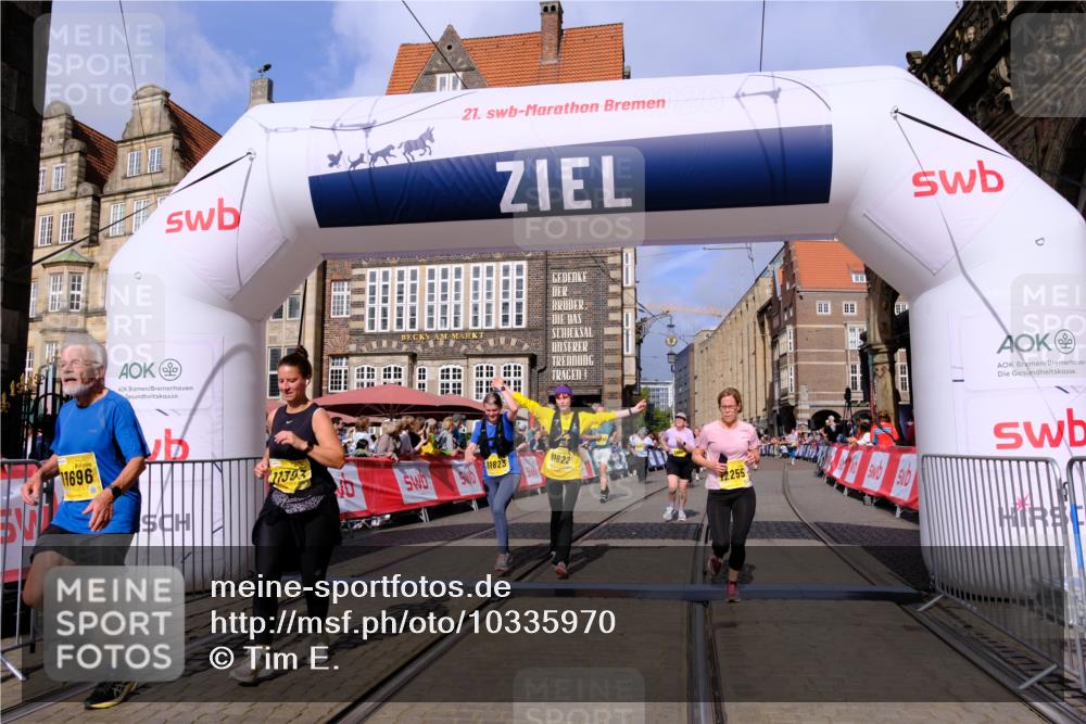 13.09.2026 - 21. swb-Marathon Bremen Tim E. http://msf.ph/oto/10335970 13.09.2026 11:07:28 Ziel 10156, 10360, 10488, 11100, 11123, 11246, 11393, 11439, 11600, 11684, 11696, 11759, 11822, 11823, 12255, 12266 meine-sportfotos.de