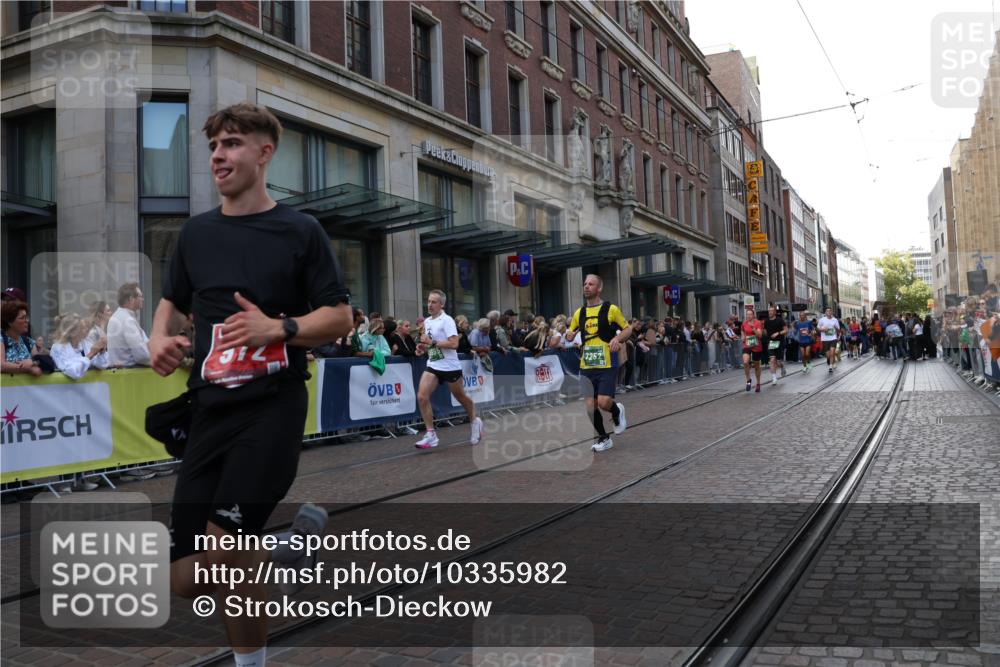 13.09.2026 - 21. swb-Marathon Bremen Strokosch-Dieckow http://msf.ph/oto/10335982 13.09.2026 13:25:09 Ziel 191, 209, 260, 1119, 1650, 1658, 2046, 3124, 3168, 3186, 3187, 3806, 4294, 4459, 4717, 5703, 5755, 5814, 6113, 6380, 7252, 7306, 7326, 8357, 8545, 8597, 8695, 8769, 8890, 9036, 9299, 9460, 9468, 9506, 9563, 13025, 972, 1080, 1166, 1264, 1436, 1448, 2322, 2761, 3015, 3105, 4091, 4113, 4459, 4507, 4918, 4973, 6079, 6360, 6544, 6807, 6943, 7326, 7409, 7854, 8245, 8853, 9073, 9152, 9360, 9493, 13088 meine-sportfotos.de