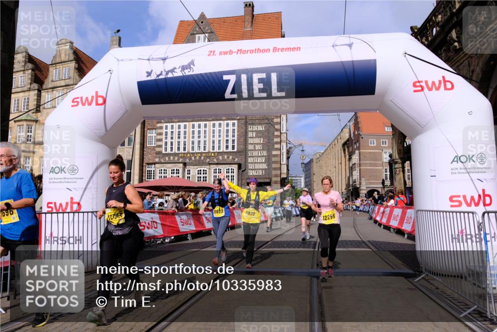 13.09.2026 - 21. swb-Marathon Bremen Tim E. http://msf.ph/oto/10335983 13.09.2026 11:07:28 Ziel 10156, 10360, 10488, 11100, 11123, 11246, 11393, 11439, 11600, 11684, 11696, 11759, 11822, 11823, 12255, 12266 meine-sportfotos.de