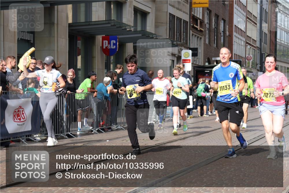 13.09.2026 - 21. swb-Marathon Bremen Strokosch-Dieckow http://msf.ph/oto/10335996 13.09.2026 11:04:49 Ziel 10370, 10411, 10465, 10576, 10697, 10718, 10741, 10800, 10802, 10850, 10975, 10995, 11102, 11105, 11133, 11157, 11218, 11281, 11326, 11584, 11616, 11722, 11900, 11939, 12002, 12011, 12064, 12079, 12080, 12099, 12235, 12335, 12522, 10160, 10198, 10283, 10315, 10481, 10711, 10729, 10855, 10856, 10877, 10940, 11006, 11114, 11133, 11272, 11364, 11366, 11395, 11518, 11592, 11705, 11757, 11761, 11991, 12005 meine-sportfotos.de
