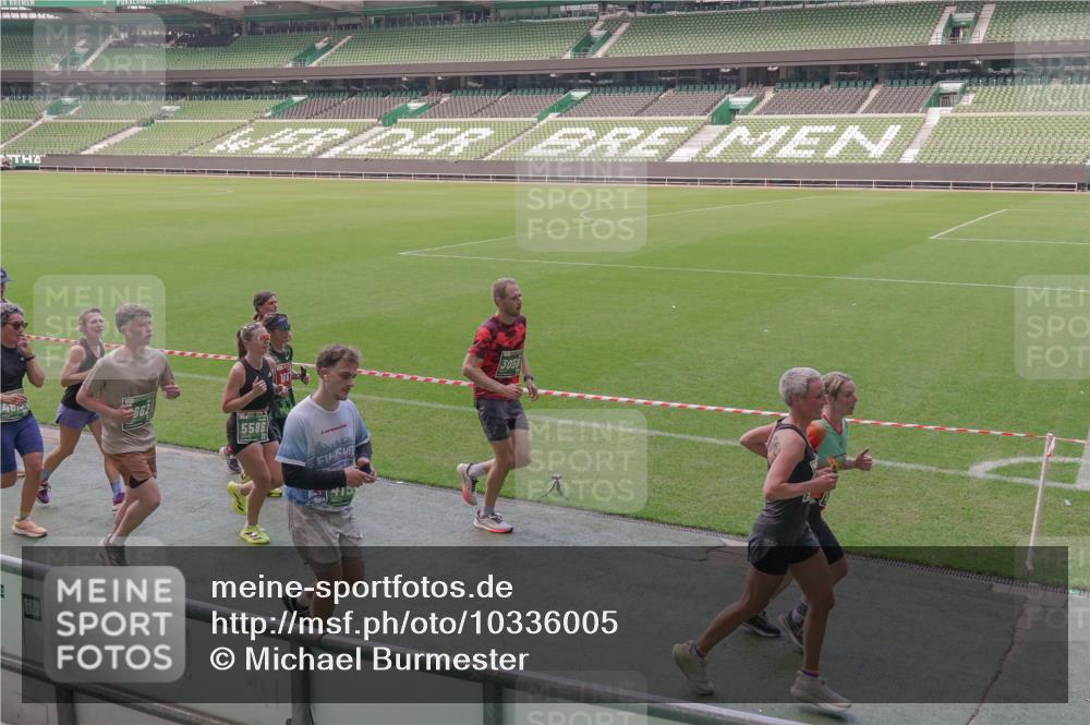 13.09.2026 - 21. swb-Marathon Bremen Michael Burmester http://msf.ph/oto/10336005 13.09.2026 13:11:14 Laufen im Stadion 265, 373, 581, 703, 843, 869, 984, 1113, 1180, 1435, 1738, 1849, 1851, 1855, 1867, 1894, 1936, 1952, 1967, 2202, 2248, 2268, 2281, 2284, 2299, 2330, 2333, 2339, 2342, 2353, 2375, 2426, 2432, 2443, 2530, 2531, 2553, 2589, 2654, 2659, 2669, 2673, 2682, 2714, 2717, 2784, 2785, 2804, 2819, 2822, 2836, 2850, 2907, 2920, 2932, 2976, 3026, 3027, 3063, 3079, 3082, 3086, 3089, 3122, 3159, 3174, 3207, 3208, 3291, 3328, 3349, 3352, 3370, 3409, 3410, 3470, 3549, 551 meine-sportfotos.de