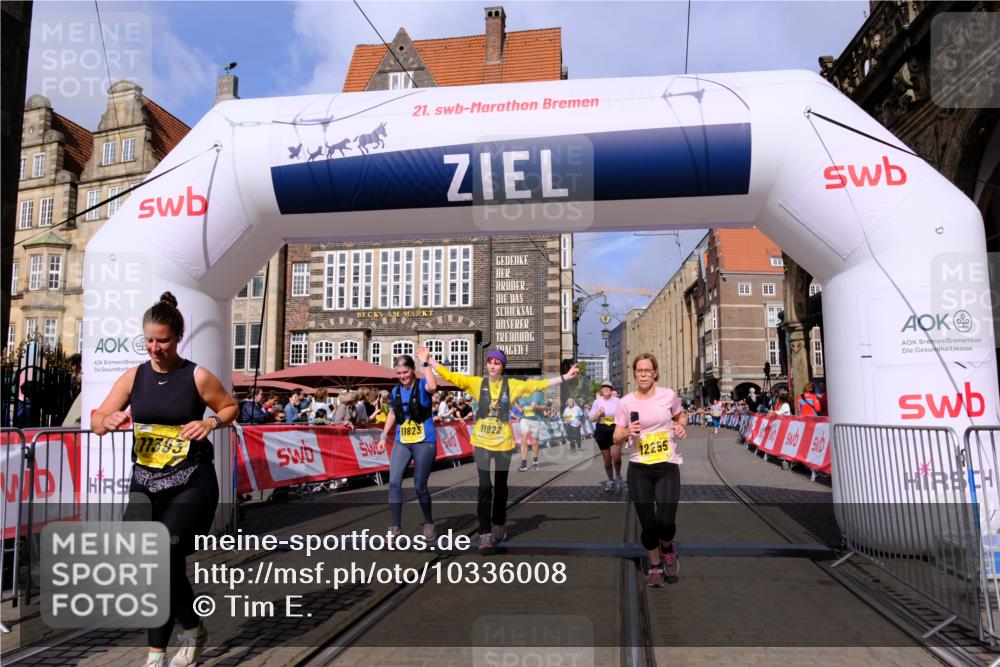 13.09.2026 - 21. swb-Marathon Bremen Tim E. http://msf.ph/oto/10336008 13.09.2026 11:07:28 Ziel 10156, 10360, 10488, 11100, 11123, 11246, 11393, 11439, 11600, 11684, 11696, 11759, 11822, 11823, 12255, 12266 meine-sportfotos.de