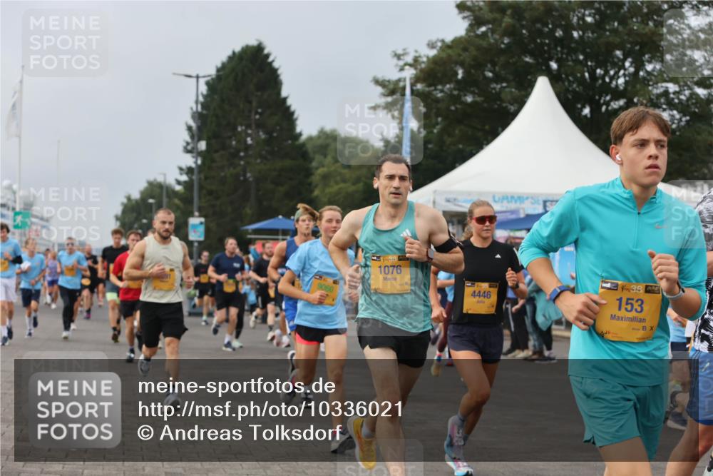 13.09.2026 - Kiel Lauf Andreas Tolksdorf http://msf.ph/oto/10336021 13.09.2026 09:53:28 Kiellinie 9060, 38, 1076, 4446, 38, 153 meine-sportfotos.de