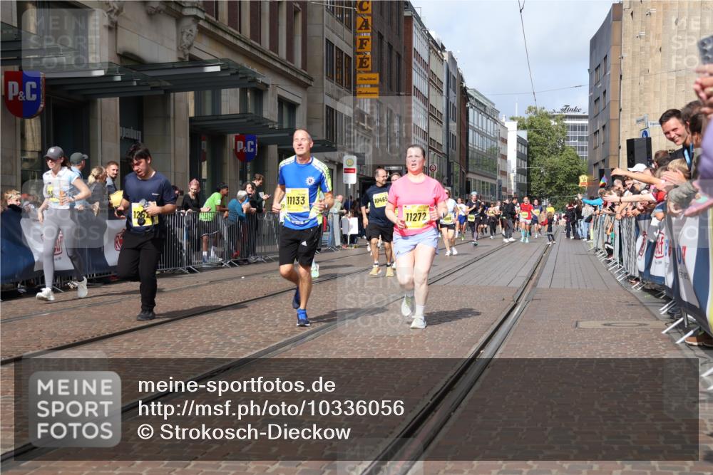 13.09.2026 - 21. swb-Marathon Bremen Strokosch-Dieckow http://msf.ph/oto/10336056 13.09.2026 11:04:50 Ziel 10370, 10411, 10465, 10576, 10697, 10718, 10741, 10800, 10802, 10850, 10975, 10995, 11102, 11105, 11157, 11218, 11281, 11326, 11584, 11616, 11722, 11900, 11939, 12002, 12011, 12064, 12079, 12080, 12099, 12235, 12335, 12522, 10160, 10198, 10283, 10315, 10481, 10711, 10729, 10855, 10856, 10877, 10940, 11006, 11114, 11133, 11272, 11364, 11366, 11395, 11518, 11592, 11705, 11757, 11761, 11991, 12005 meine-sportfotos.de