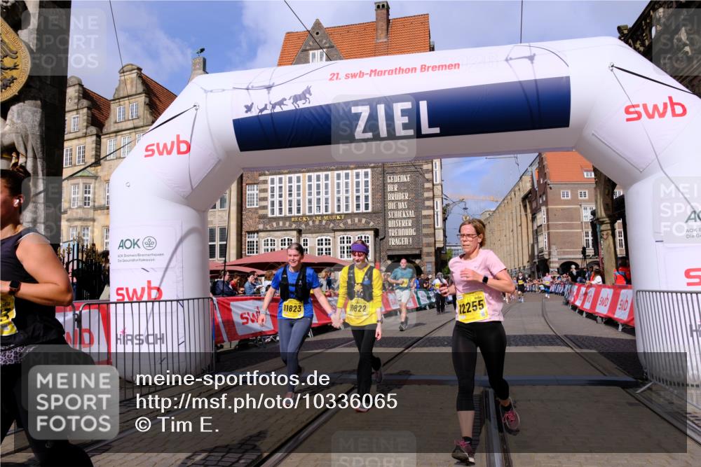 13.09.2026 - 21. swb-Marathon Bremen Tim E. http://msf.ph/oto/10336065 13.09.2026 11:07:29 Ziel 10156, 10360, 10488, 11100, 11123, 11246, 11393, 11439, 11600, 11684, 11696, 11759, 11822, 11823, 11917, 12020, 12173, 12255, 12266 meine-sportfotos.de
