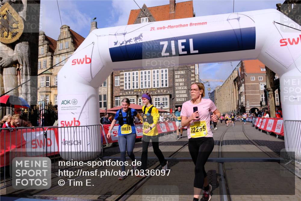 13.09.2026 - 21. swb-Marathon Bremen Tim E. http://msf.ph/oto/10336097 13.09.2026 11:07:29 Ziel 10156, 10360, 10488, 11100, 11123, 11246, 11393, 11439, 11600, 11684, 11696, 11759, 11822, 11823, 11917, 12020, 12173, 12255, 12266 meine-sportfotos.de
