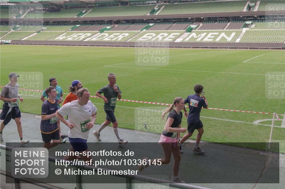 13.09.2026 - 21. swb-Marathon Bremen Michael Burmester http://msf.ph/oto/10336145 13.09.2026 13:11:29 Laufen im Stadion 265, 373, 581, 703, 843, 984, 1113, 1226, 1435, 1738, 1849, 1851, 1855, 1867, 1894, 1936, 1952, 1967, 2202, 2248, 2268, 2281, 2284, 2299, 2330, 2333, 2336, 2339, 2342, 2353, 2375, 2377, 2398, 2426, 2432, 2443, 2530, 2531, 2553, 2589, 2654, 2659, 2669, 2673, 2682, 2784, 2804, 2819, 2822, 2836, 2850, 2907, 2932, 2976, 3026, 3027, 3079, 3082, 3089, 3122, 3143, 3159, 3174, 3207, 3208, 3308, 3328, 3349, 3352, 3370, 3409, 3410, 3470, 3549, 551 meine-sportfotos.de