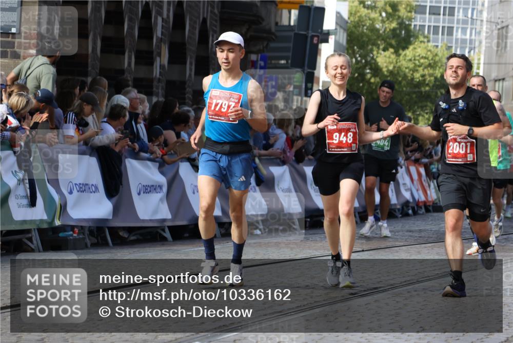 13.09.2026 - 21. swb-Marathon Bremen Strokosch-Dieckow http://msf.ph/oto/10336162 13.09.2026 13:18:21 Ziel 948, 1631, 1797, 1872, 2001, 2260, 2634, 2671, 3192, 3241, 3514, 3634, 4131, 4733, 5292, 5695, 5935, 5948, 6152, 6290, 6448, 8094, 8805, 8869, 8943, 8944, 9595, 9596, 9609, 9837, 13041, 465, 1419, 2055, 4413, 5307, 6293, 6294, 6818, 7245, 7731, 8404, 8540, 8872, 9019, 9275 meine-sportfotos.de