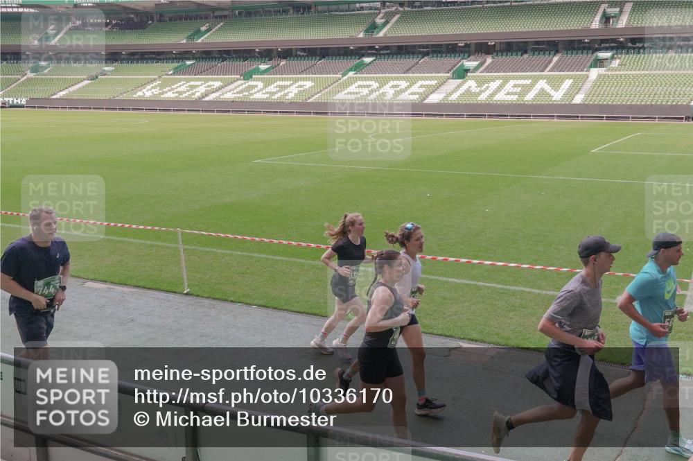 13.09.2026 - 21. swb-Marathon Bremen Michael Burmester http://msf.ph/oto/10336170 13.09.2026 13:11:31 Laufen im Stadion 265, 373, 581, 703, 843, 984, 1113, 1226, 1435, 1738, 1849, 1851, 1855, 1867, 1894, 1936, 1952, 1967, 2202, 2248, 2268, 2281, 2284, 2299, 2330, 2333, 2336, 2339, 2342, 2353, 2375, 2377, 2398, 2426, 2432, 2443, 2531, 2553, 2589, 2654, 2659, 2669, 2673, 2682, 2784, 2804, 2819, 2822, 2836, 2850, 2907, 2932, 2976, 3026, 3027, 3079, 3082, 3089, 3122, 3143, 3159, 3174, 3207, 3208, 3308, 3328, 3349, 3352, 3370, 3409, 3410, 3470, 3549, 551 meine-sportfotos.de