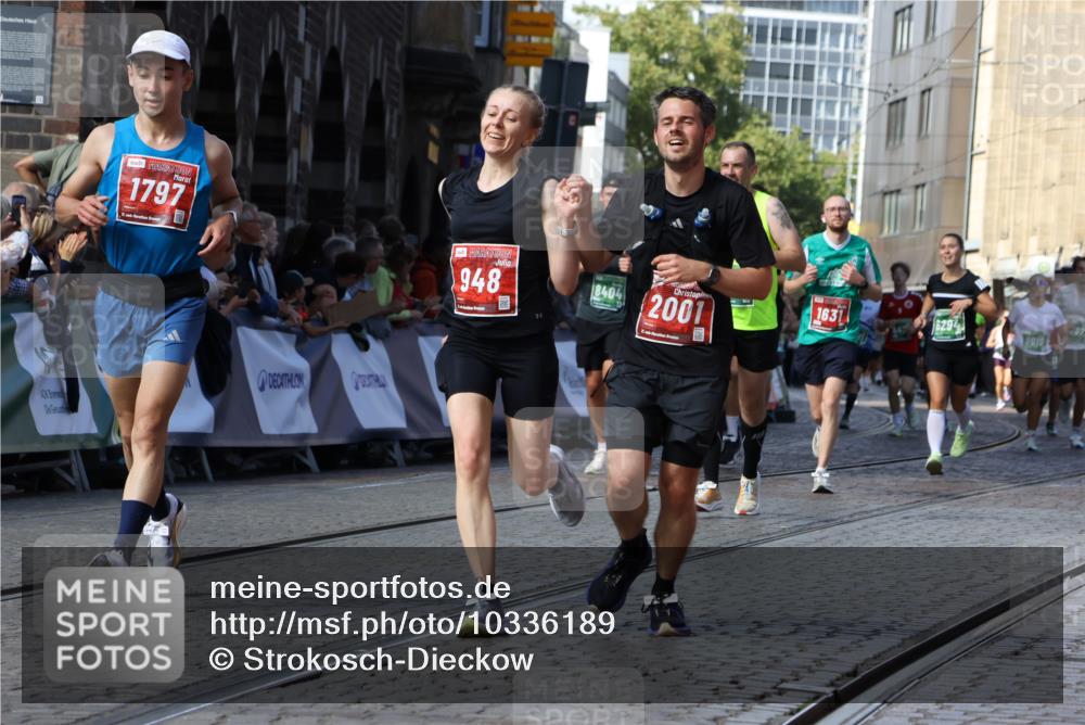 13.09.2026 - 21. swb-Marathon Bremen Strokosch-Dieckow http://msf.ph/oto/10336189 13.09.2026 13:18:22 Ziel 948, 1631, 1797, 1872, 2001, 2260, 2634, 2671, 3241, 3458, 3514, 3634, 4131, 4733, 5292, 5695, 5935, 5948, 6152, 6290, 6448, 8094, 8805, 8869, 8943, 8944, 9134, 9595, 9596, 9609, 9837, 13041, 465, 2055, 2324, 4413, 4642, 5307, 6293, 6294, 6818, 7245, 7731, 8404, 8540, 8872, 9019, 9275 meine-sportfotos.de