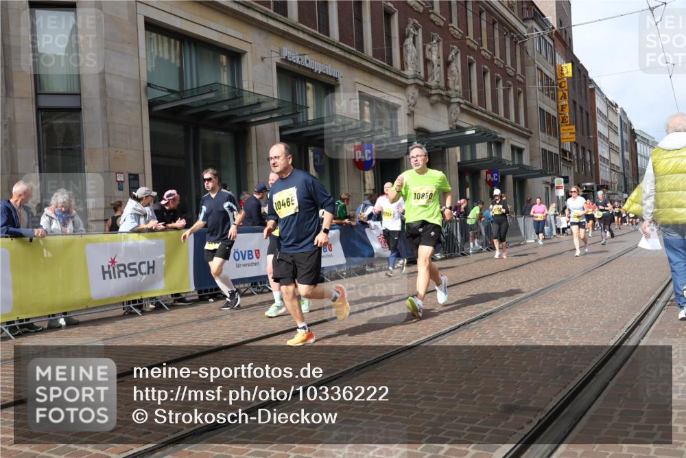 13.09.2026 - 21. swb-Marathon Bremen Strokosch-Dieckow http://msf.ph/oto/10336222 13.09.2026 11:04:54 Ziel 10370, 10411, 10465, 10576, 10697, 10717, 10718, 10800, 10802, 10850, 10975, 10995, 11102, 11105, 11157, 11218, 11281, 11326, 11334, 11584, 11616, 11722, 11900, 12002, 12011, 12064, 12079, 12080, 12099, 12335, 12522, 10198, 10283, 10315, 10481, 10729, 10741, 10855, 10856, 10877, 10940, 11006, 11114, 11133, 11272, 11364, 11366, 11395, 11518, 11592, 11705, 11757, 11939, 11991, 12005 meine-sportfotos.de