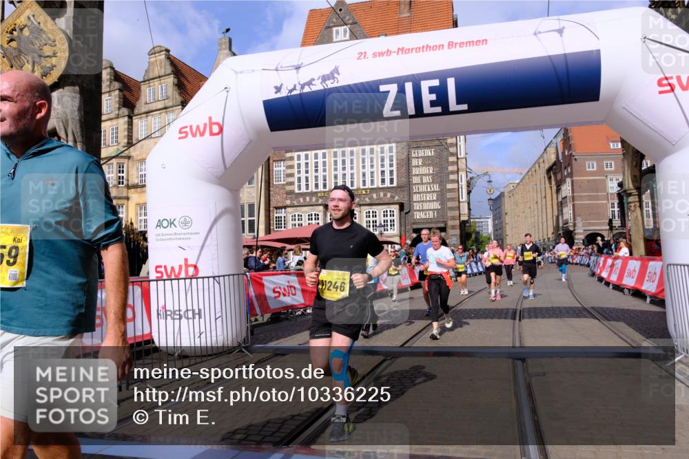 13.09.2026 - 21. swb-Marathon Bremen Tim E. http://msf.ph/oto/10336225 13.09.2026 11:07:34 Ziel 10205, 10360, 10488, 10695, 10748, 11100, 11123, 11246, 11393, 11417, 11439, 11600, 11684, 11696, 11759, 11822, 11823, 11865, 11917, 12020, 12173, 12255, 12266, 12536 meine-sportfotos.de