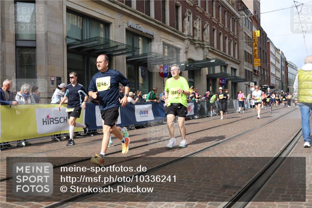 13.09.2026 - 21. swb-Marathon Bremen Strokosch-Dieckow http://msf.ph/oto/10336241 13.09.2026 11:04:54 Ziel 10370, 10411, 10465, 10576, 10697, 10717, 10718, 10800, 10802, 10850, 10975, 10995, 11102, 11105, 11157, 11218, 11281, 11326, 11334, 11584, 11616, 11722, 11900, 12002, 12011, 12064, 12079, 12080, 12099, 12335, 12522, 10198, 10283, 10315, 10481, 10729, 10741, 10855, 10856, 10877, 10940, 11006, 11114, 11133, 11272, 11364, 11366, 11395, 11518, 11592, 11705, 11757, 11939, 11991, 12005 meine-sportfotos.de