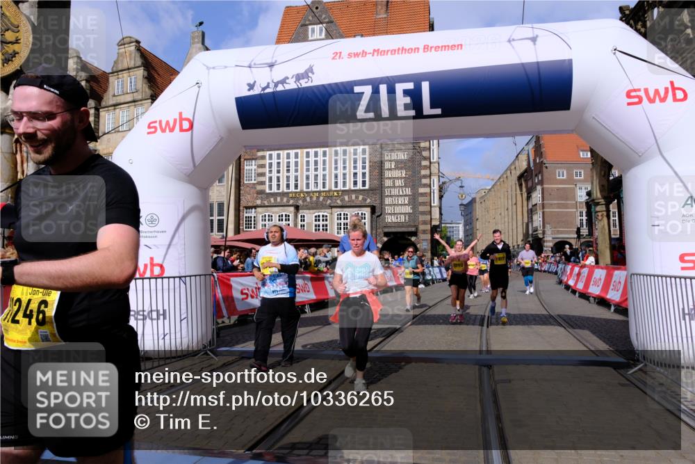 13.09.2026 - 21. swb-Marathon Bremen Tim E. http://msf.ph/oto/10336265 13.09.2026 11:07:35 Ziel 10205, 10360, 10488, 10695, 10748, 11100, 11123, 11246, 11393, 11417, 11439, 11600, 11684, 11696, 11759, 11767, 11822, 11823, 11865, 11917, 12020, 12173, 12210, 12255, 12266, 12536 meine-sportfotos.de