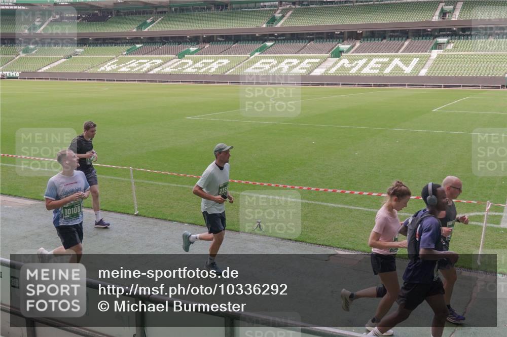 13.09.2026 - 21. swb-Marathon Bremen Michael Burmester http://msf.ph/oto/10336292 13.09.2026 13:11:48 Laufen im Stadion 118, 265, 373, 514, 581, 703, 843, 984, 1113, 1226, 1286, 1334, 1435, 1738, 1849, 1851, 1894, 1936, 1952, 1967, 2202, 2248, 2281, 2284, 2299, 2330, 2333, 2336, 2339, 2342, 2353, 2375, 2377, 2398, 2426, 2432, 2443, 2505, 2531, 2589, 2654, 2659, 2669, 2673, 2682, 2784, 2804, 2815, 2819, 2822, 2836, 2850, 2907, 2932, 2963, 2966, 2976, 3026, 3027, 3079, 3082, 3089, 3143, 3155, 3159, 3174, 3207, 3208, 3308, 3328, 3349, 3352, 3370, 3409, 3410, 3470, 3549, 551 meine-sportfotos.de
