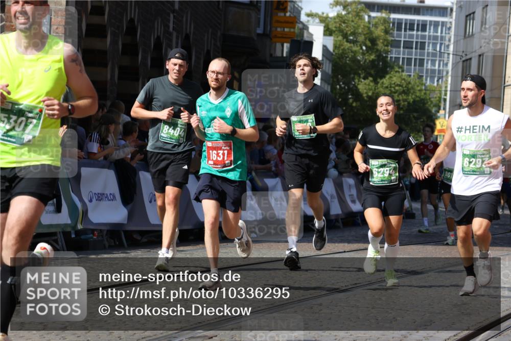 13.09.2026 - 21. swb-Marathon Bremen Strokosch-Dieckow http://msf.ph/oto/10336295 13.09.2026 13:18:25 Ziel 948, 1631, 1797, 1872, 2001, 2260, 2634, 2671, 3241, 3458, 3514, 3634, 4131, 4733, 5292, 5695, 5935, 5948, 6152, 6290, 6448, 8094, 8805, 8869, 8943, 8944, 9134, 9609, 9837, 10065, 465, 2055, 2324, 2948, 3631, 4413, 4642, 5867, 6293, 6294, 6818, 7245, 7731, 8404, 8540, 8743, 8872, 9019, 9275, 9327, 9833 meine-sportfotos.de