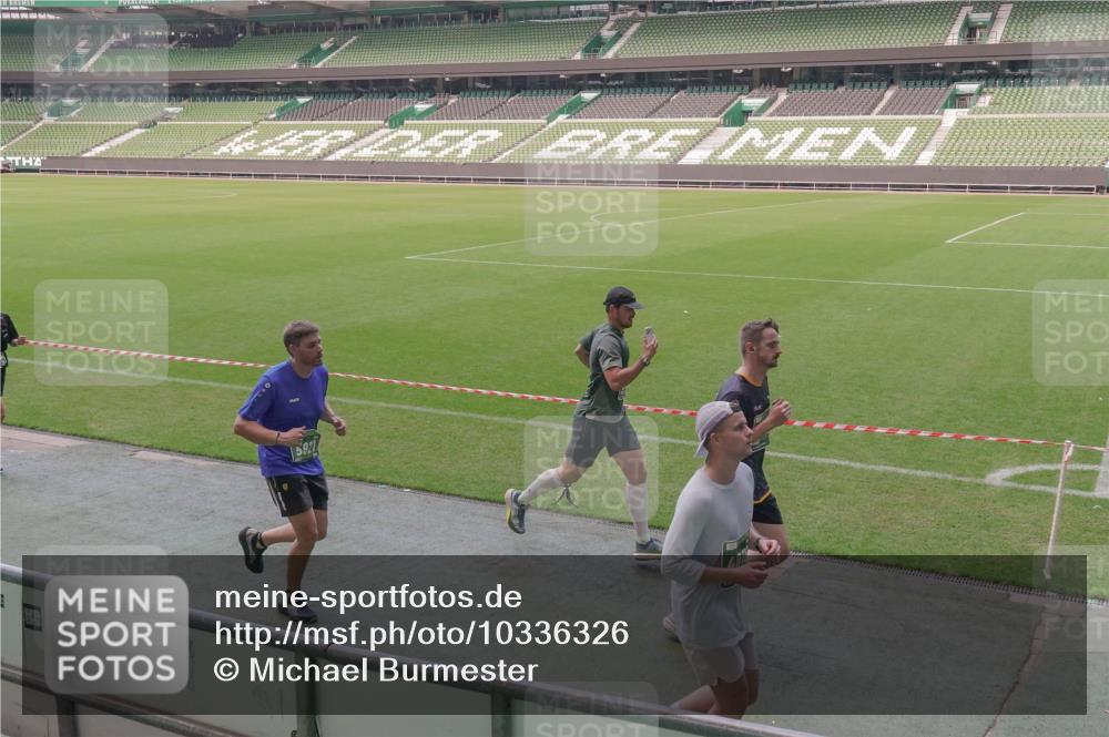 13.09.2026 - 21. swb-Marathon Bremen Michael Burmester http://msf.ph/oto/10336326 13.09.2026 13:11:51 Laufen im Stadion 118, 265, 373, 514, 581, 703, 843, 984, 1113, 1226, 1286, 1334, 1435, 1738, 1849, 1851, 1894, 1936, 1952, 1967, 2248, 2281, 2284, 2299, 2330, 2333, 2336, 2342, 2353, 2375, 2377, 2398, 2426, 2432, 2443, 2505, 2531, 2589, 2654, 2659, 2669, 2673, 2784, 2804, 2815, 2819, 2822, 2836, 2850, 2895, 2907, 2932, 2963, 2966, 2976, 3026, 3027, 3079, 3082, 3143, 3155, 3159, 3174, 3207, 3208, 3308, 3328, 3349, 3352, 3370, 3409, 3410, 3470, 3549, 551 meine-sportfotos.de