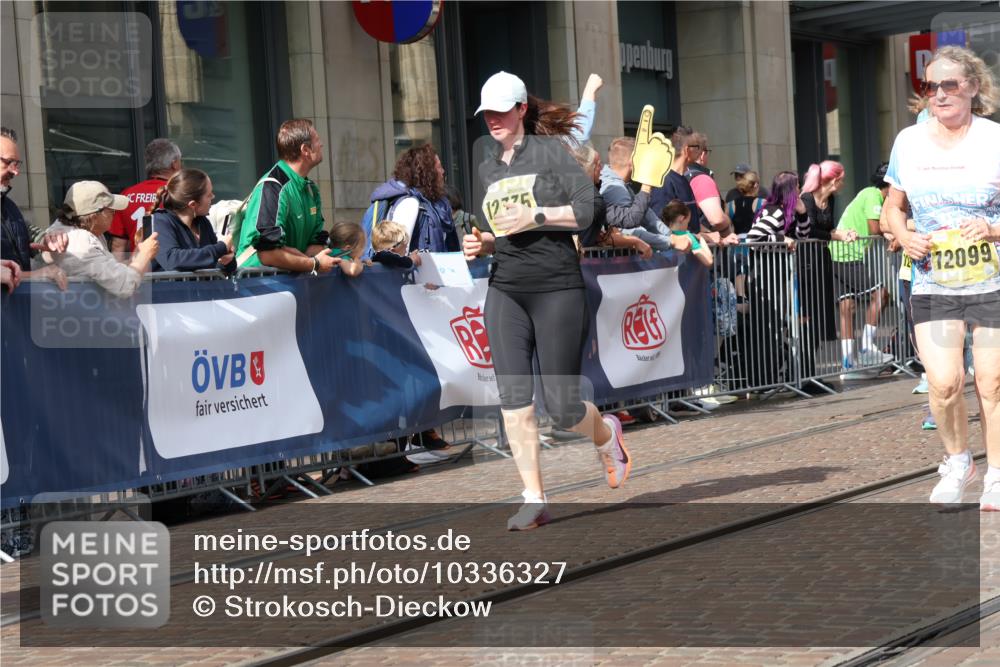 13.09.2026 - 21. swb-Marathon Bremen Strokosch-Dieckow http://msf.ph/oto/10336327 13.09.2026 11:04:57 Ziel 10370, 10411, 10576, 10697, 10717, 10718, 10800, 10802, 10995, 11102, 11105, 11146, 11157, 11218, 11281, 11326, 11334, 11394, 11584, 11616, 11722, 11900, 12002, 12011, 12064, 12079, 12080, 12099, 12251, 12335, 10198, 10283, 10315, 10465, 10481, 10729, 10741, 10850, 10855, 10856, 10940, 10975, 11006, 11114, 11133, 11272, 11364, 11366, 11395, 11518, 11592, 11705, 11757, 11939, 12005 meine-sportfotos.de