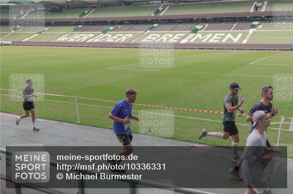 13.09.2026 - 21. swb-Marathon Bremen Michael Burmester http://msf.ph/oto/10336331 13.09.2026 13:11:52 Laufen im Stadion 118, 265, 373, 514, 581, 703, 843, 984, 1113, 1226, 1286, 1334, 1435, 1738, 1849, 1851, 1894, 1936, 1952, 1967, 2248, 2281, 2284, 2299, 2330, 2333, 2336, 2342, 2353, 2375, 2377, 2398, 2426, 2432, 2443, 2505, 2531, 2589, 2654, 2659, 2669, 2673, 2765, 2784, 2804, 2815, 2819, 2822, 2836, 2850, 2895, 2907, 2932, 2963, 2966, 2976, 3026, 3027, 3079, 3082, 3143, 3155, 3159, 3174, 3207, 3208, 3308, 3328, 3349, 3352, 3370, 3409, 3410, 3470, 3549, 551 meine-sportfotos.de
