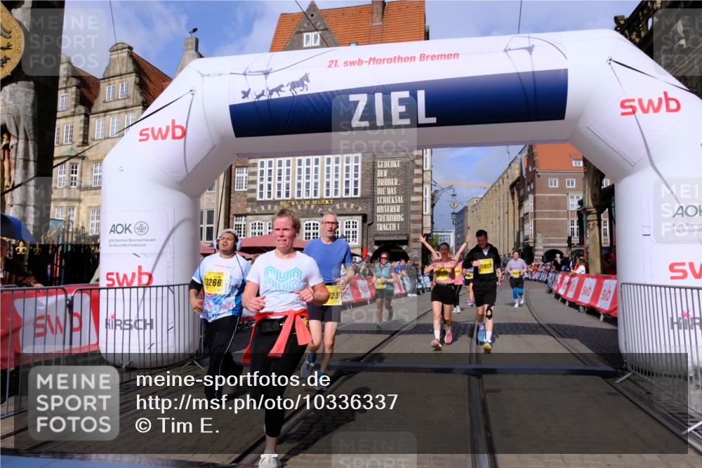 13.09.2026 - 21. swb-Marathon Bremen Tim E. http://msf.ph/oto/10336337 13.09.2026 11:07:36 Ziel 10205, 10488, 10695, 10748, 11100, 11123, 11246, 11393, 11417, 11600, 11696, 11759, 11767, 11822, 11823, 11865, 11917, 12020, 12173, 12210, 12255, 12266, 12536 meine-sportfotos.de