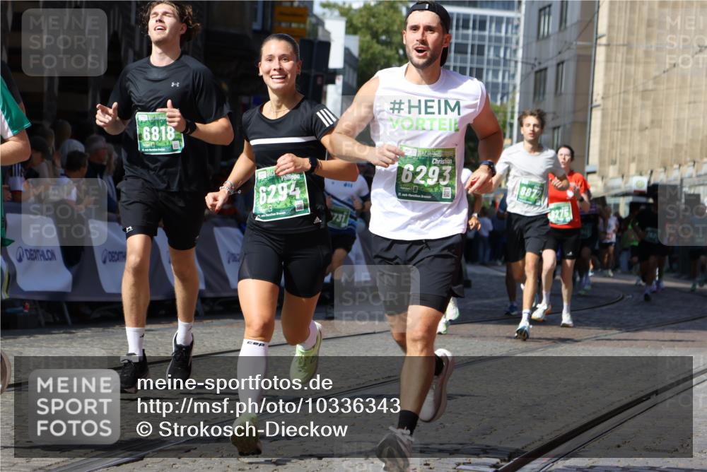 13.09.2026 - 21. swb-Marathon Bremen Strokosch-Dieckow http://msf.ph/oto/10336343 13.09.2026 13:18:26 Ziel 948, 1631, 1797, 1872, 2001, 2260, 2634, 2671, 3241, 3458, 3514, 3634, 4131, 4733, 5292, 5695, 5935, 5948, 6152, 6290, 6448, 8094, 8805, 8869, 8943, 8944, 9134, 9609, 9837, 10065, 465, 2055, 2324, 2948, 3631, 4413, 4642, 5867, 6293, 6294, 6818, 7245, 7731, 8404, 8540, 8743, 8872, 9019, 9275, 9327, 9833 meine-sportfotos.de